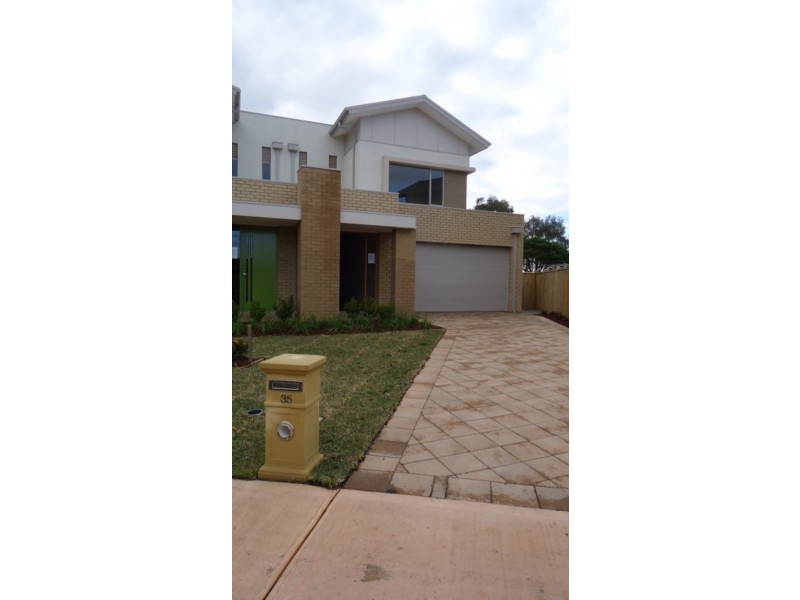 35 Broadbeach Circuit, Point Cook VIC 3030