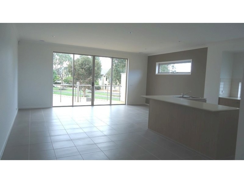 35 Broadbeach Circuit, Point Cook VIC 3030