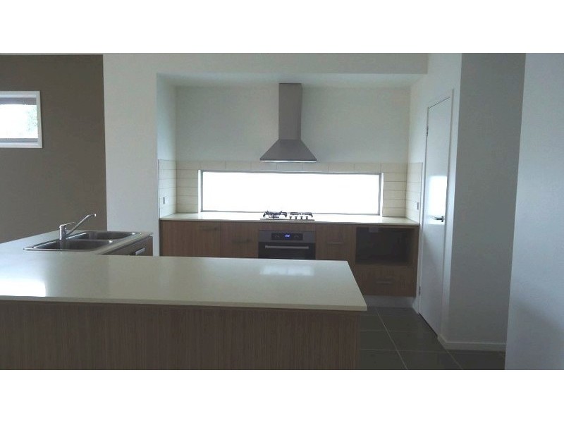 35 Broadbeach Circuit, Point Cook VIC 3030