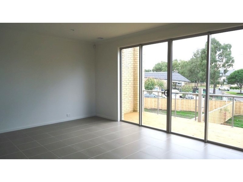 35 Broadbeach Circuit, Point Cook VIC 3030