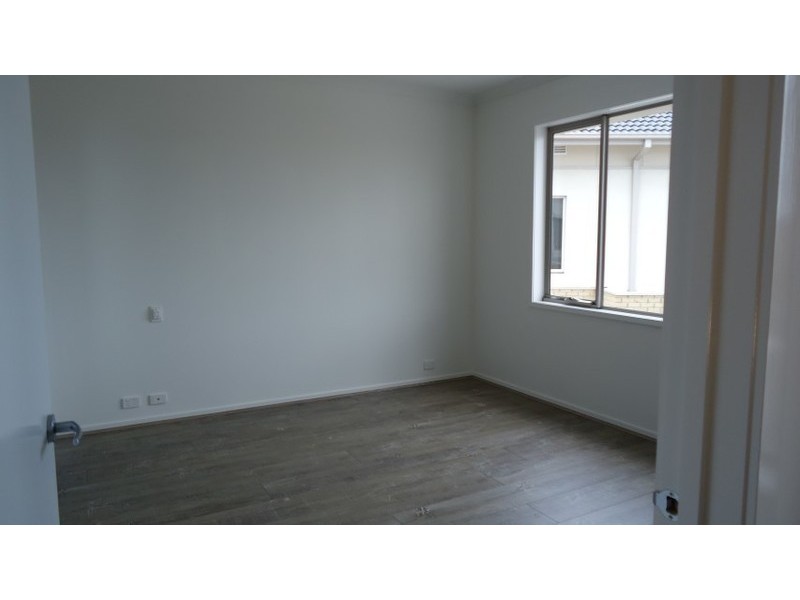 35 Broadbeach Circuit, Point Cook VIC 3030