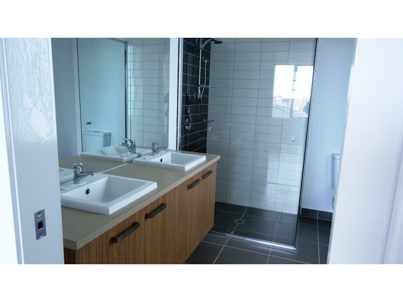 35 Broadbeach Circuit, Point Cook VIC 3030