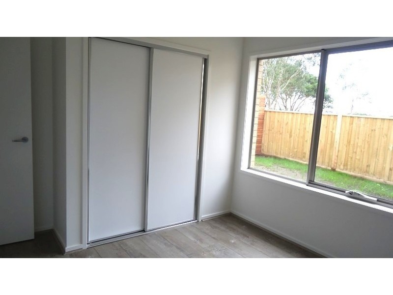 35 Broadbeach Circuit, Point Cook VIC 3030