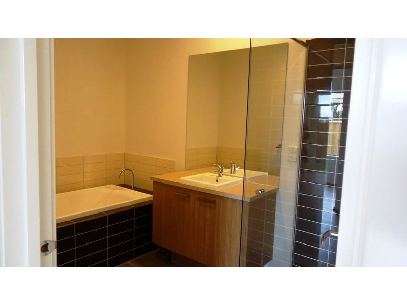 35 Broadbeach Circuit, Point Cook VIC 3030