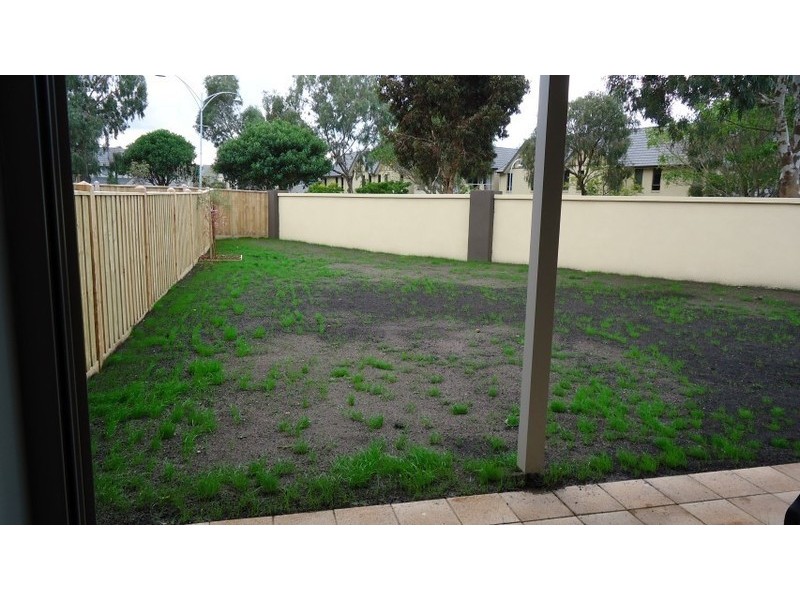 35 Broadbeach Circuit, Point Cook VIC 3030