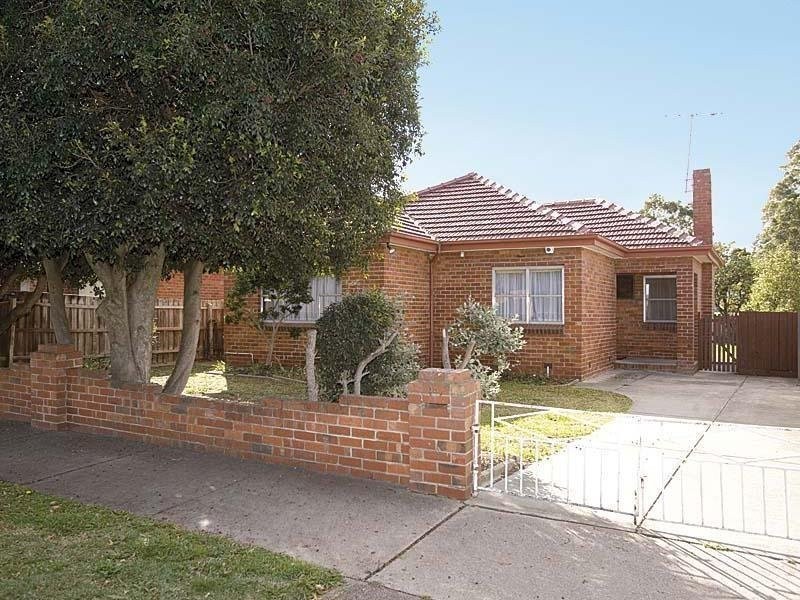 18 Locksley Avenue, Reservoir VIC 3073
