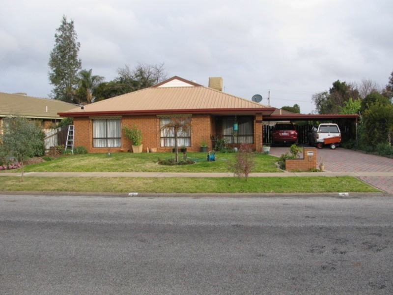 9 Parkview Drive, Swan Hill VIC 3585