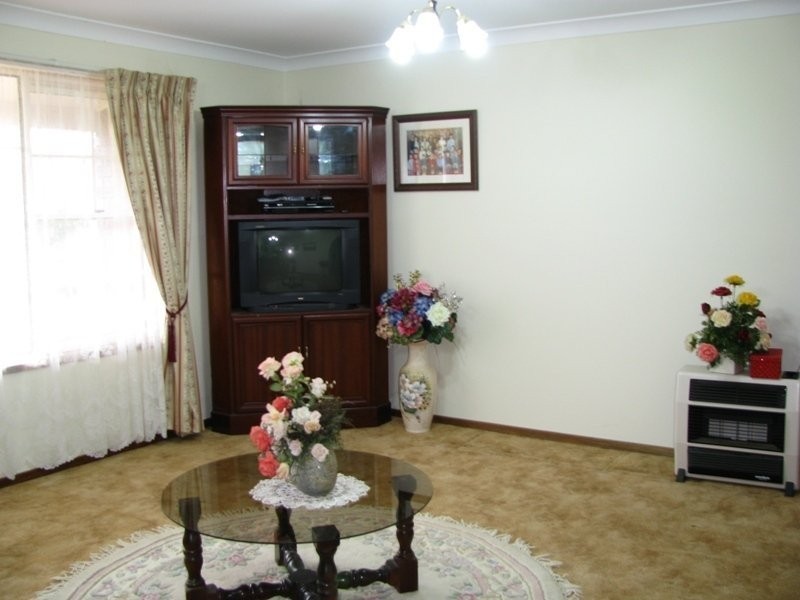 11 Clarke St, Temora NSW 2666
