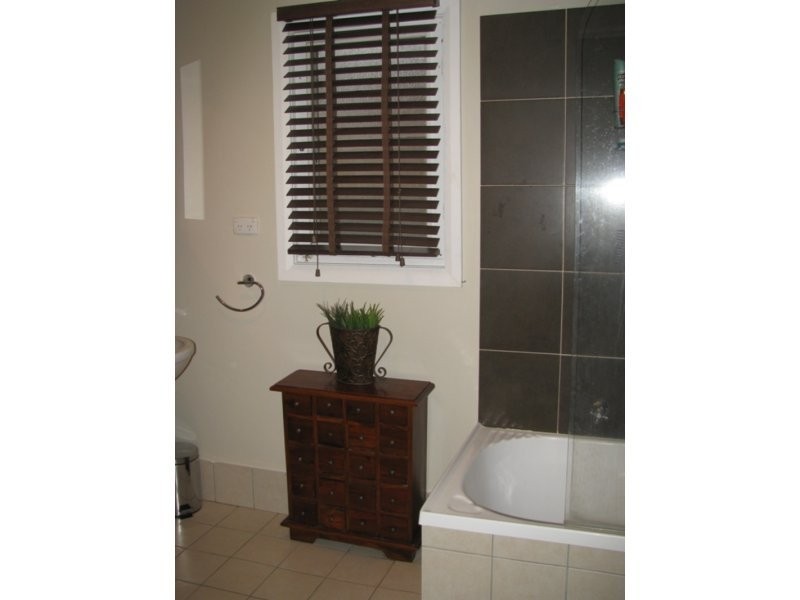 11 Clarke St, Temora NSW 2666