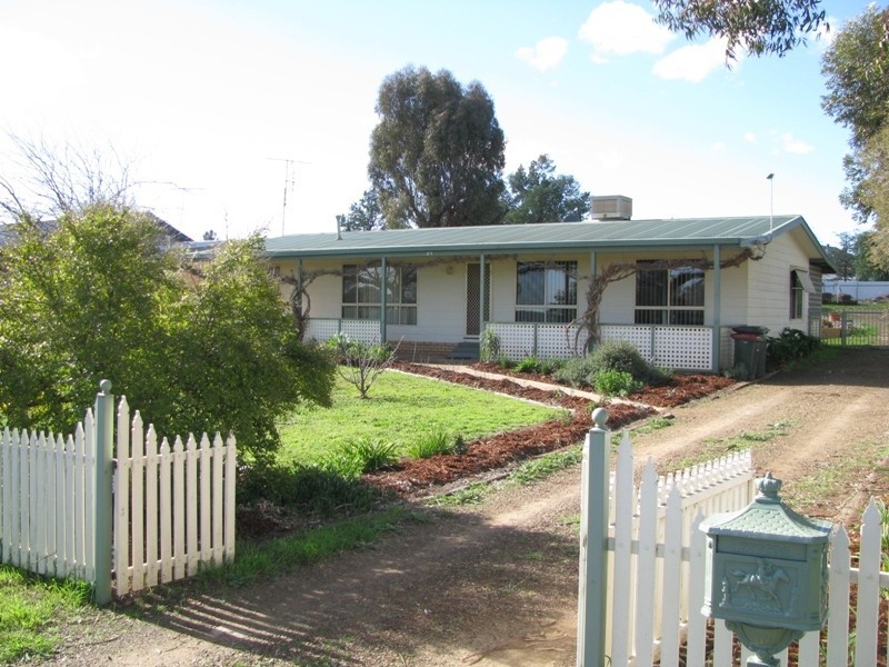 69  Wallace St, Coolamon NSW 2701