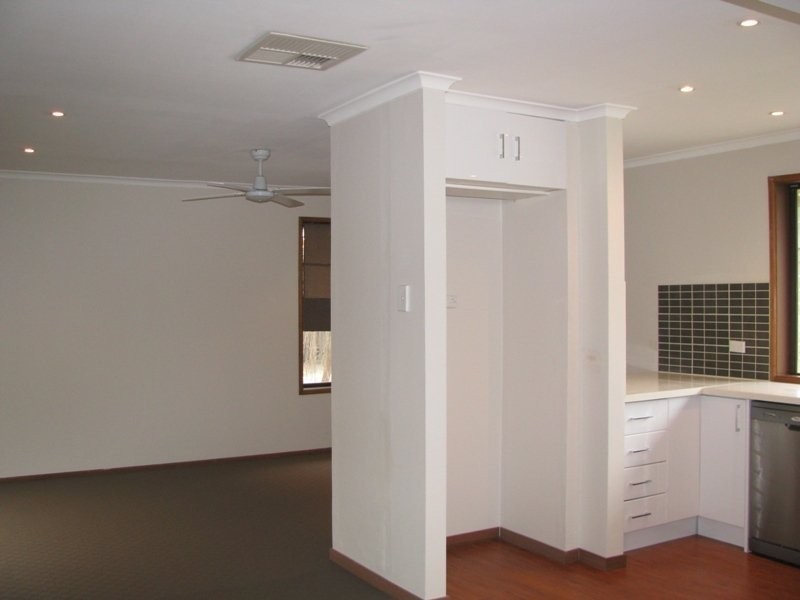 72 Elizabeth Ave, Forest Hill NSW 2651