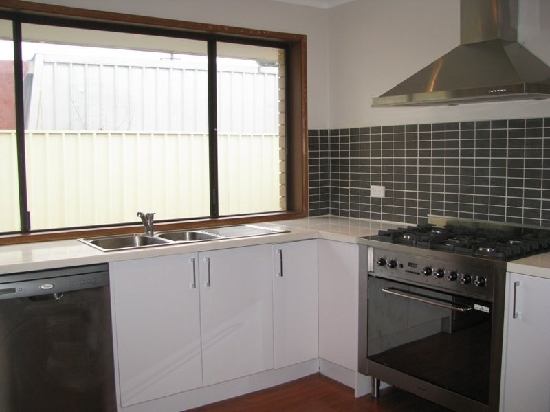 72 Elizabeth Ave, Forest Hill NSW 2651