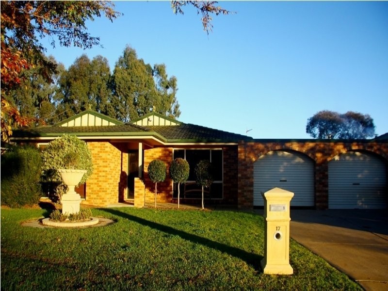 17 O’Connor St, Wagga Wagga NSW 2650