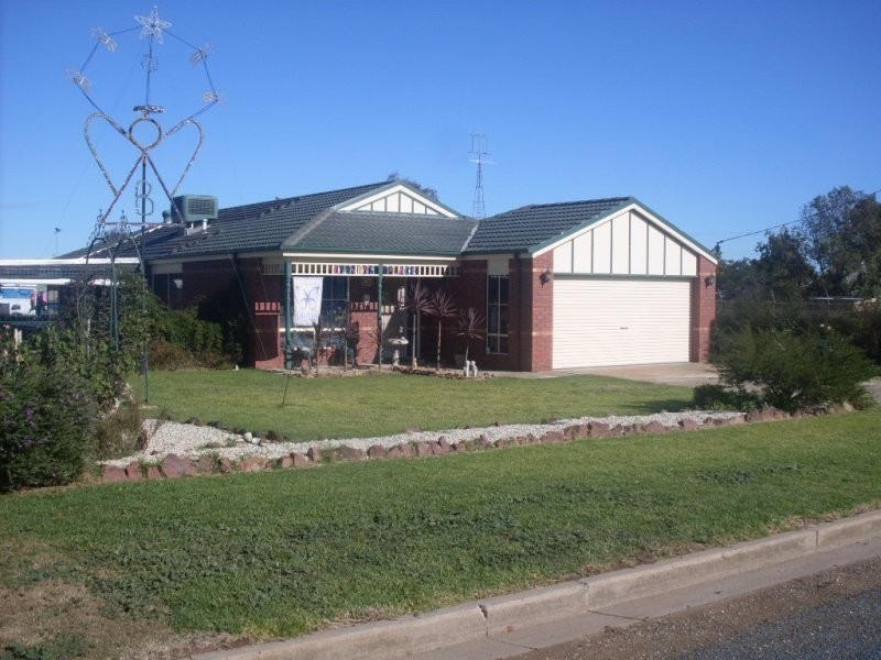 4 First St, Henty NSW 2658