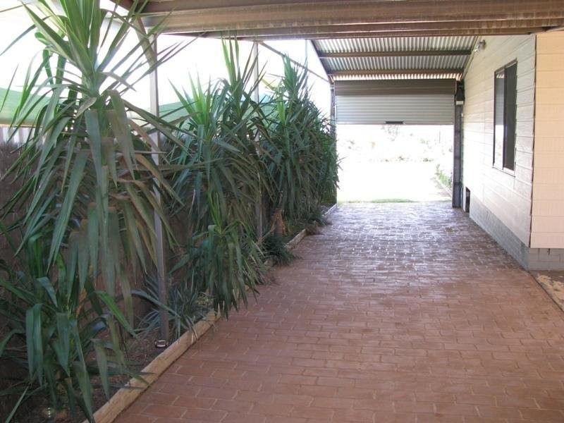 27 Cowabbie St, Coolamon NSW 2701