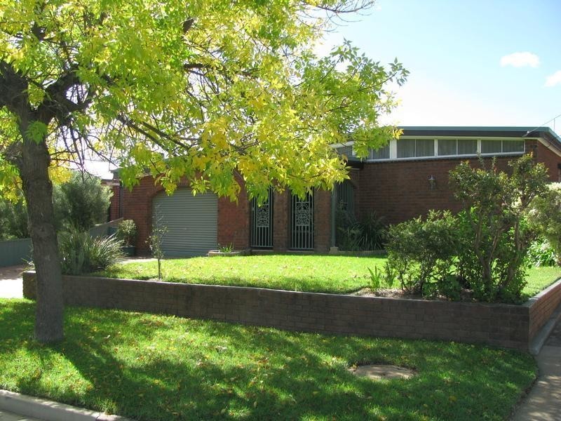 9 Marama Parade, Mount Austin NSW 2650