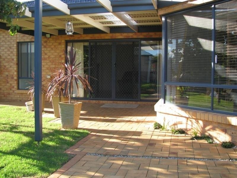 5 Evangelist Ave, Lake Albert NSW 2650