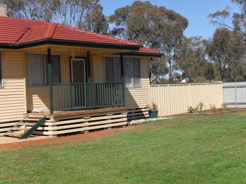 9-11 Hill St, Ganmain NSW 2702