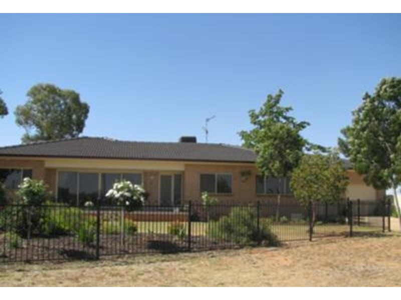 41 Cowabbie St, Coolamon NSW 2701