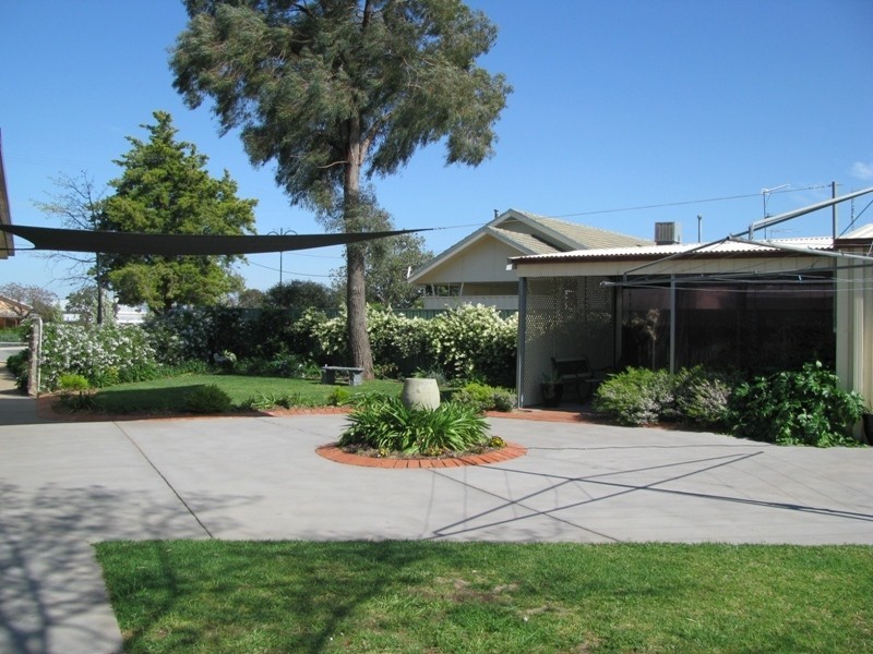 41 Cowabbie St, Coolamon NSW 2701