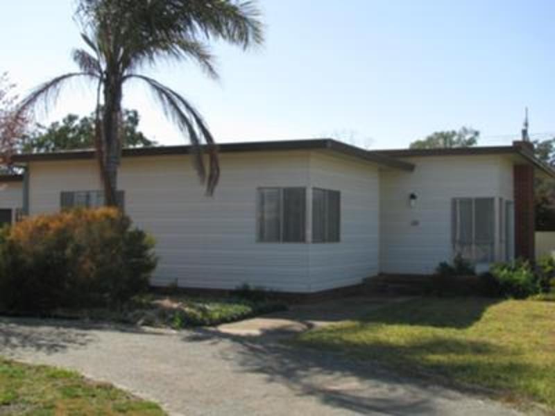 33 Ford St, Ganmain NSW 2702