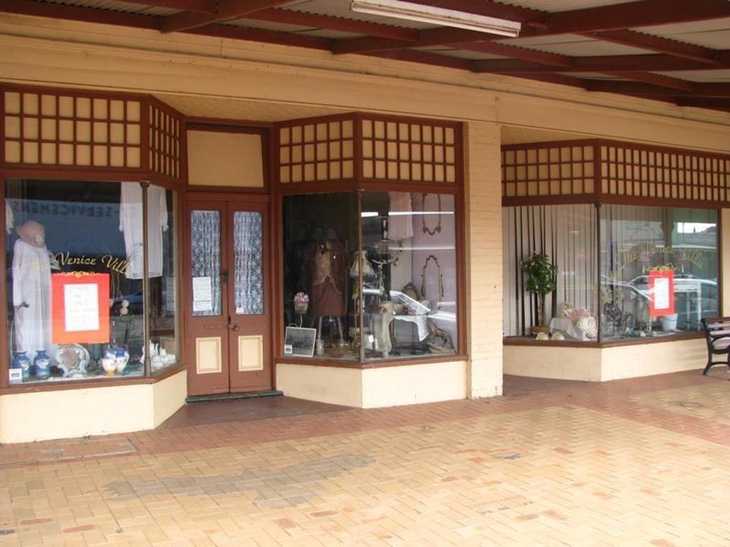 100-102 Green St, Lockhart NSW 2656