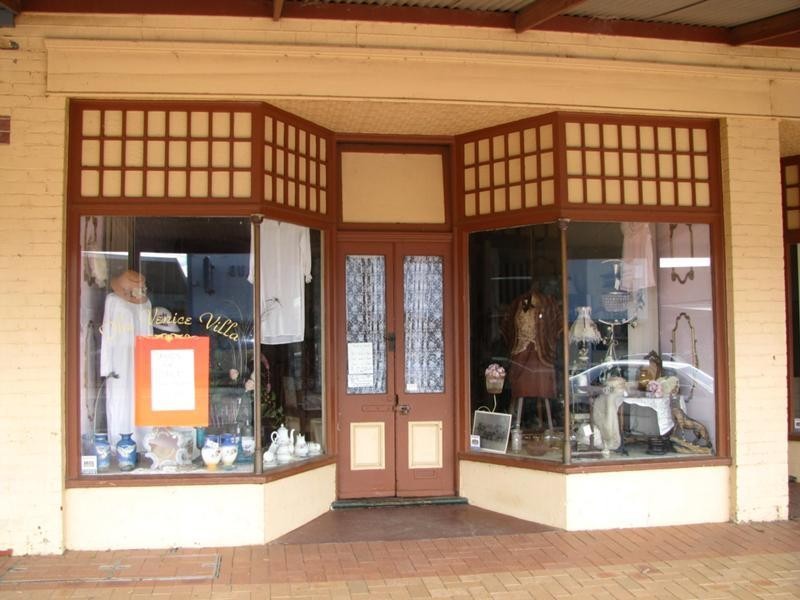 100-102 Green St, Lockhart NSW 2656