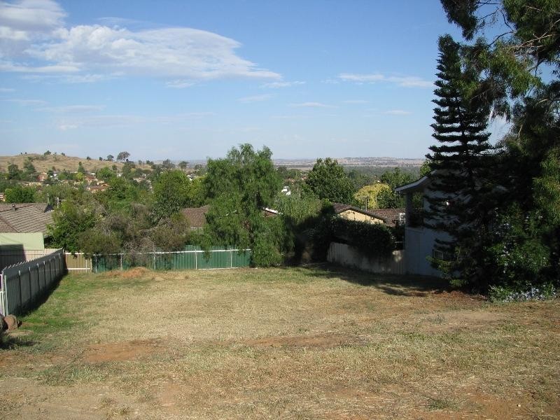 5 Andrews Avenue, Kooringal NSW 2650