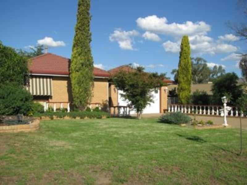 1 Atkins Place, Estella NSW 2650