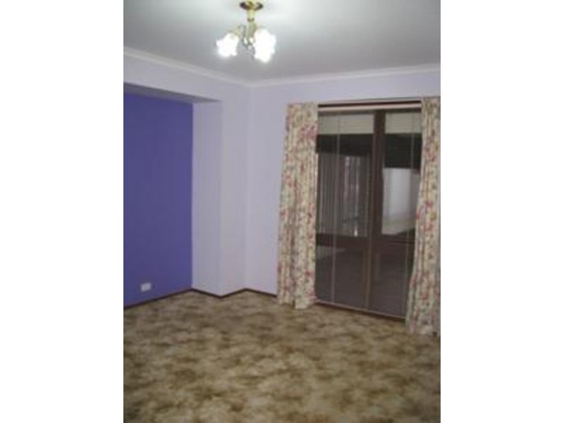 1 Atkins Place, Estella NSW 2650