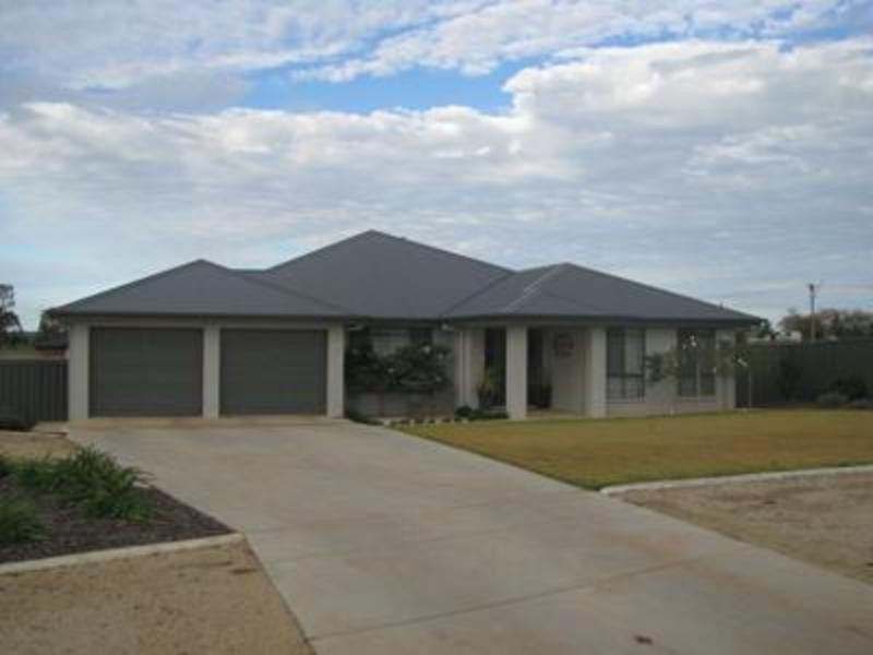 13 Hakea Drive, Coolamon NSW 2701