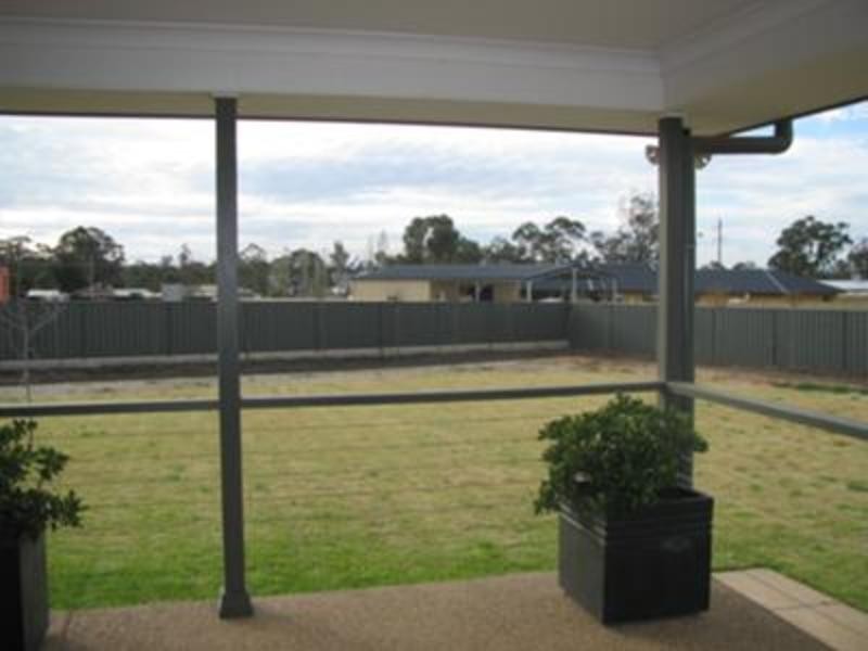 13 Hakea Drive, Coolamon NSW 2701