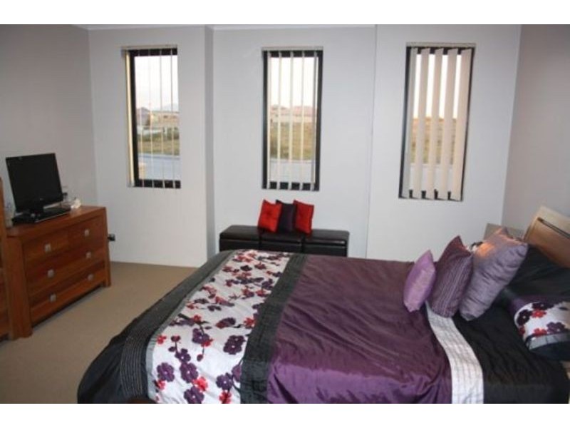 12 Arpenteur Turn, Madora Bay WA 6210