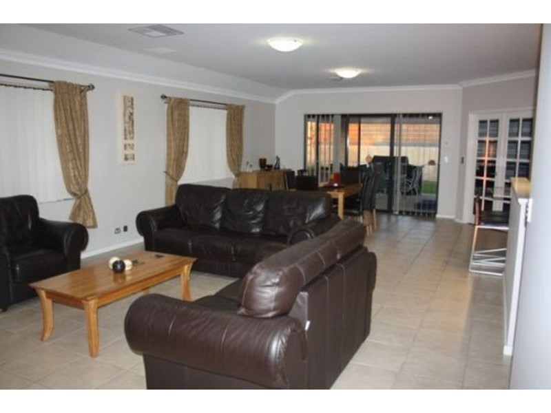 12 Arpenteur Turn, Madora Bay WA 6210