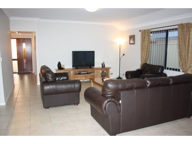 12 Arpenteur Turn, Madora Bay WA 6210