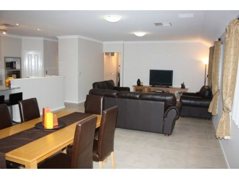 12 Arpenteur Turn, Madora Bay WA 6210