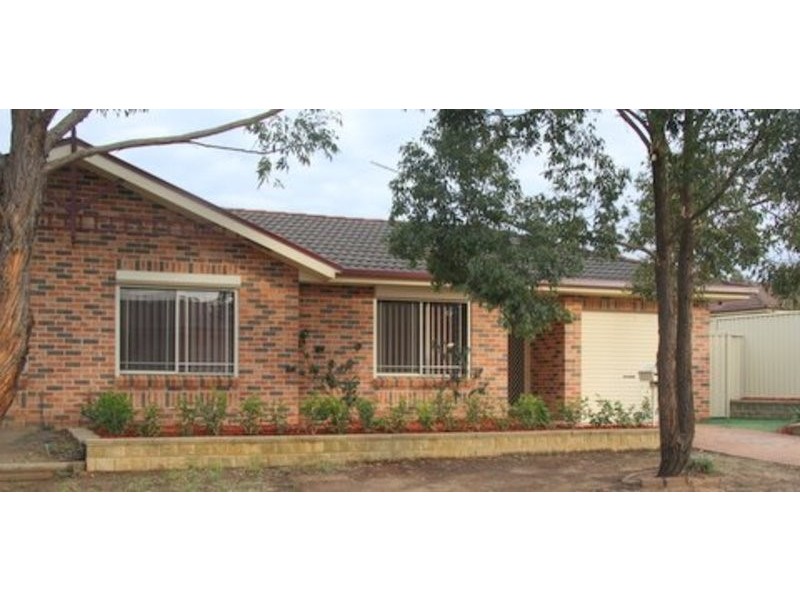 2/1 Beyer Place, Currans Hill NSW 2567