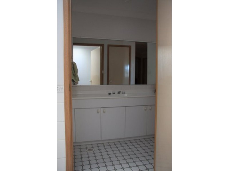 2/1 Beyer Place, Currans Hill NSW 2567