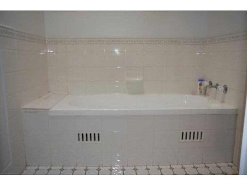 2/1 Beyer Place, Currans Hill NSW 2567