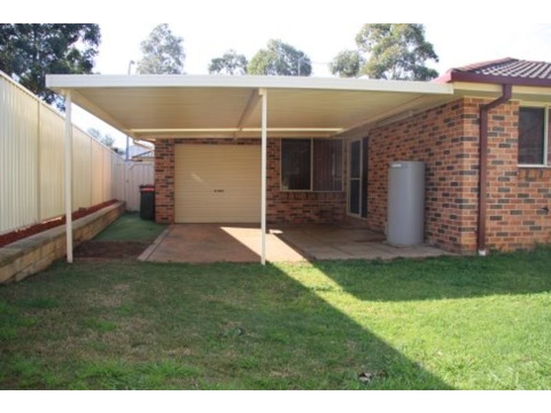 2/1 Beyer Place, Currans Hill NSW 2567