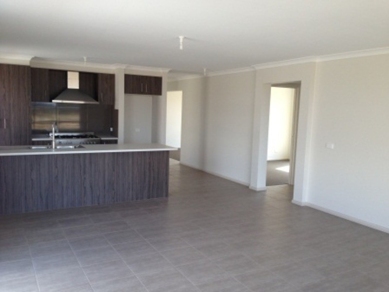 17 Carramar Drive, Melton West VIC 3337