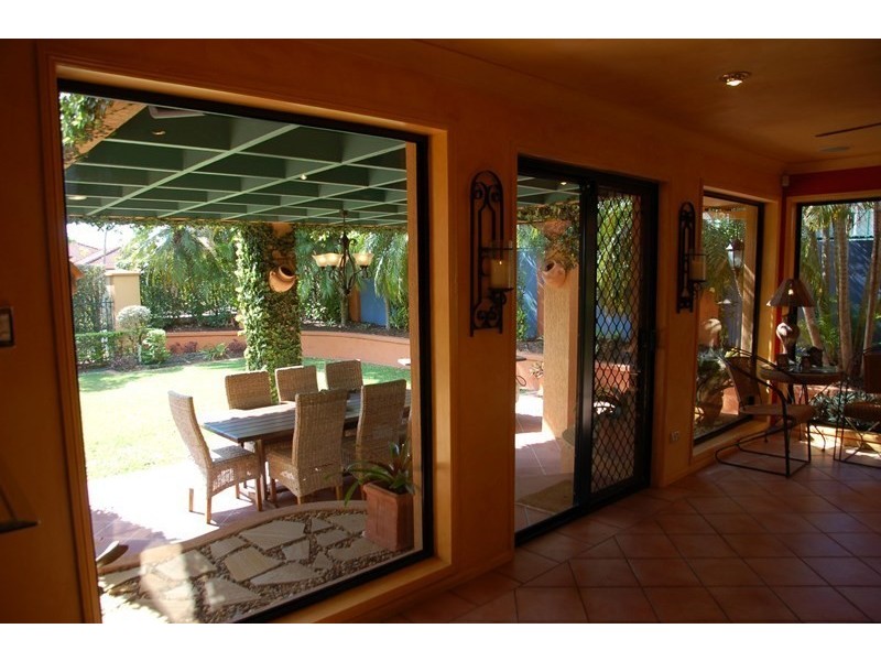 15  Carnoustie Place, Carindale QLD 4152