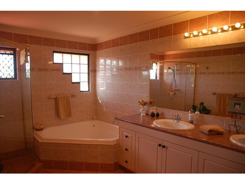 15  Carnoustie Place, Carindale QLD 4152