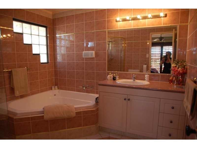 15  Carnoustie Place, Carindale QLD 4152