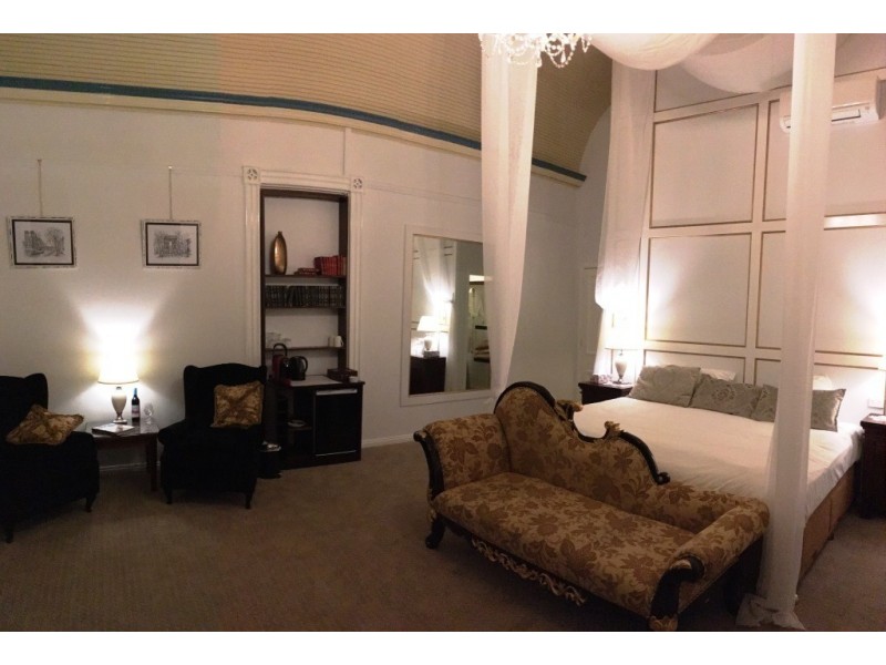 8 Locke Street, Warwick QLD 4370