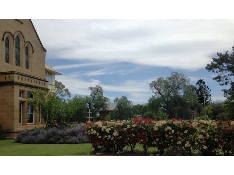 8 Locke Street, Warwick QLD 4370