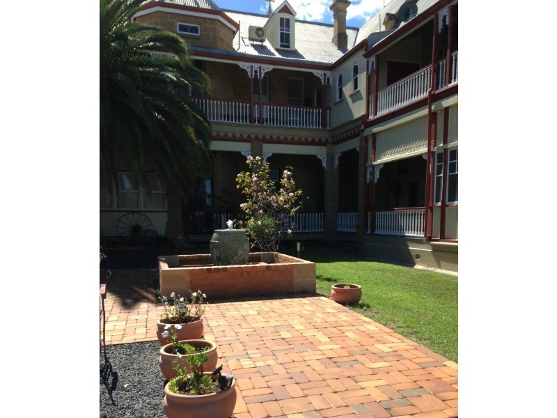 8 Locke Street, Warwick QLD 4370