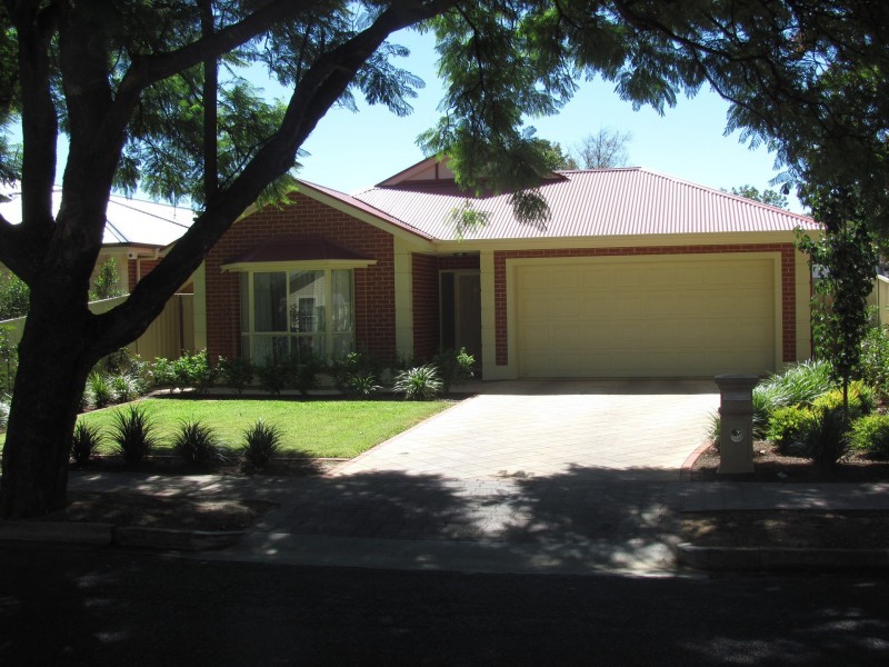 10 Chamberlain Avenue, Clarence Gardens SA 5039