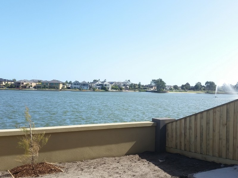 69 Broadbeach Circuit, Sanctuary Lakes VIC 3030