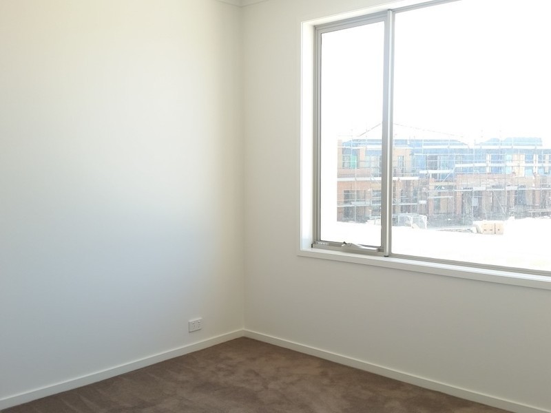 69 Broadbeach Circuit, Sanctuary Lakes VIC 3030